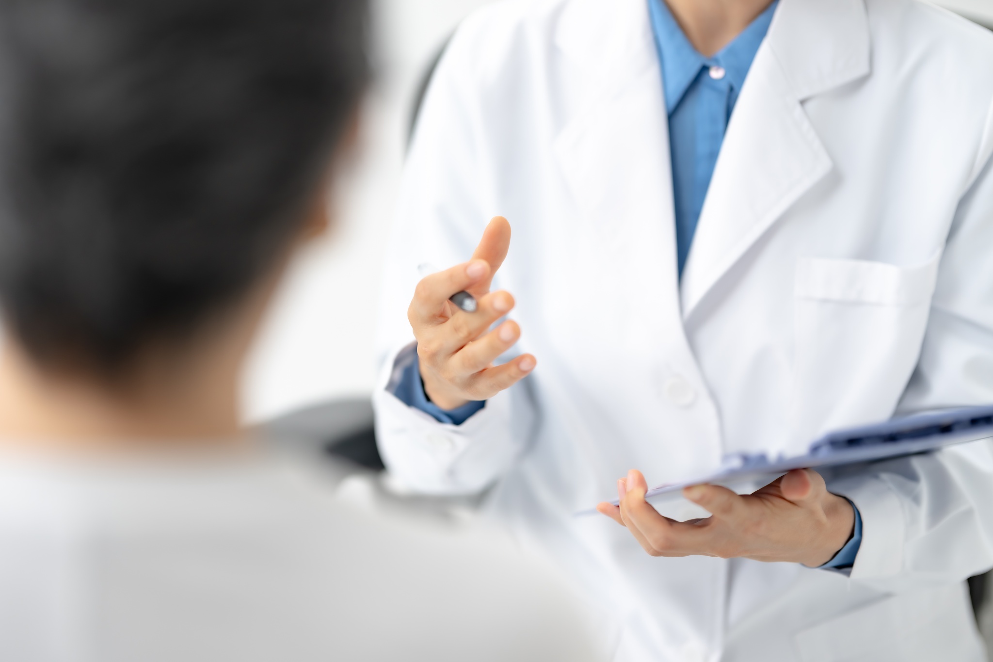 膠原病が疑われるとき、どの科を受診するか